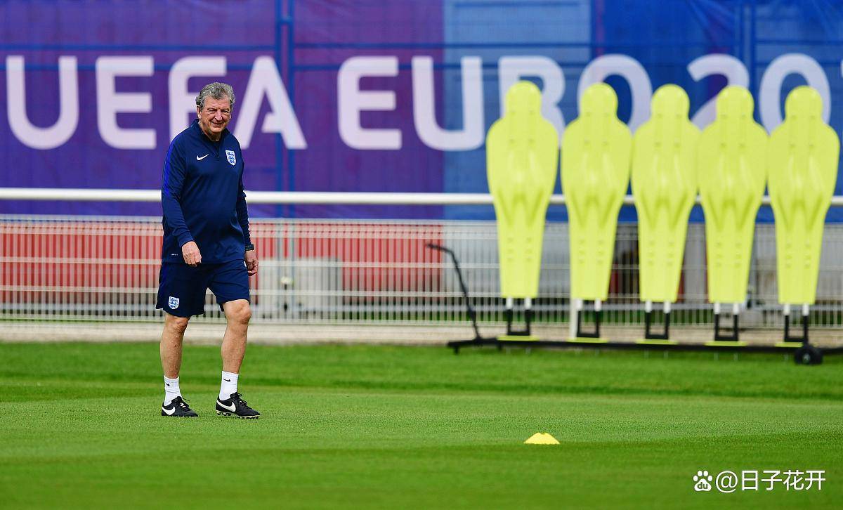 范博克尔担任国米vs巴萨AVAR，曾漏判邓弗里斯手球的点球