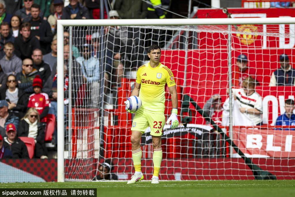 安东尼梅开三度投恩师?!勒沃库森携巨款入场,曼联瞄准世界杯冠军门神!