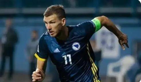 意甲转会大戏：39岁哲科成香饽饽，佛罗伦萨要截胡与博洛尼亚！