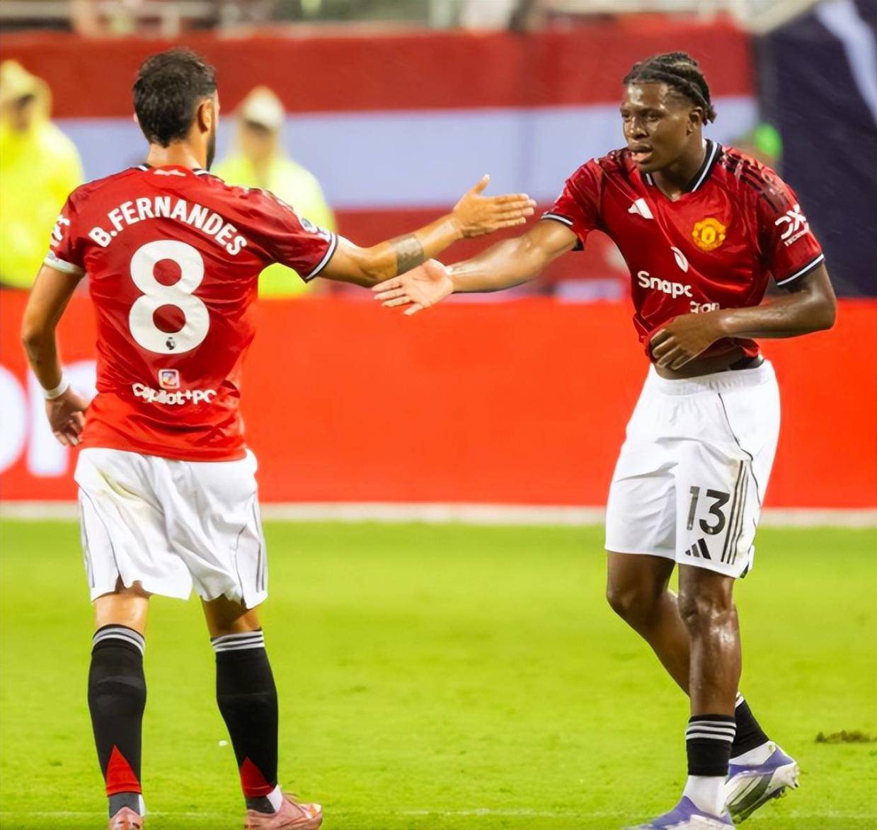 4-1！两连胜 8.2亿豪门笑傲英超内战 20岁小将转型后传射闪耀全场