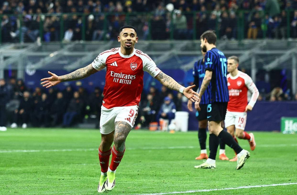 欧冠最新积分榜揭晓：阿森纳强势提前晋级，曼城、国米遭遇惨败